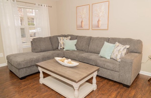 Southeast Raleigh Casa | Beautiful spacious 4 bedroom house , sleeps 8+