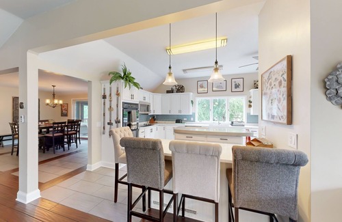 McHenry Casa | Beautiful, spacious home with mature landscaping, game room, & grill - dogs ok