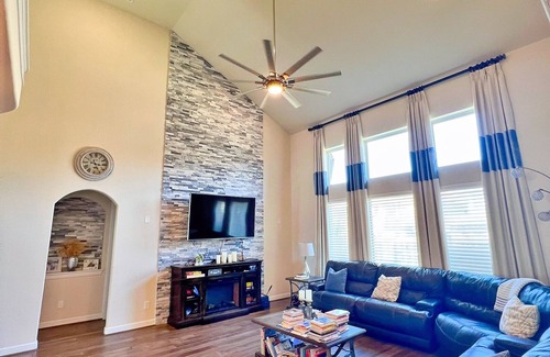 Sugar Land Casa | Beautiful Spacious Modern Home in Sugar Land