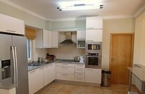 Olhao Villa | Hermosa villa con piscina privada climatizada, gran terraza y Césped