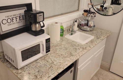 Bakersfield Casa | Beautiful spacious Suite guest house