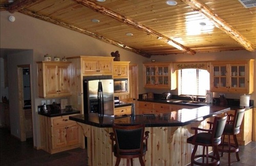 Upper Moonridge Cabina | Hermosa / de fondo Log Cabin w / jacuzzi, mesa de billar, bar y mucho más