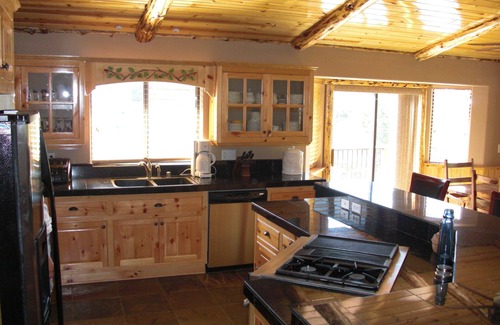 Upper Moonridge Cabina | Hermosa / de fondo Log Cabin w / jacuzzi, mesa de billar, bar y mucho más