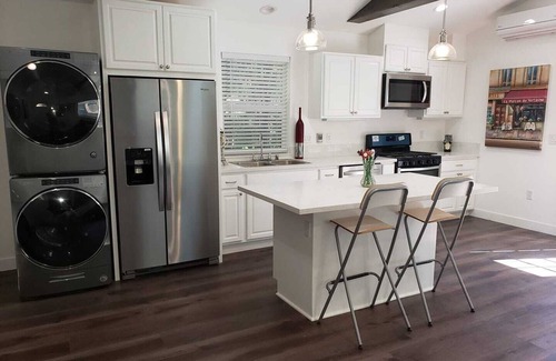 Studio City Casa | HERMOSA CASA ESPACIOSA CON TECHOS ALTOS, PATIOS Y PISCINA