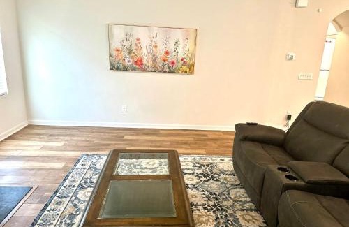 Winston - Salem Casa | Beautiful Spacious Family-Friendly Home