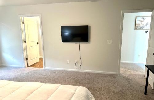 Winston - Salem Casa | Beautiful Spacious Family-Friendly Home