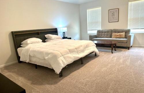 Winston - Salem Casa | Beautiful Spacious Family-Friendly Home