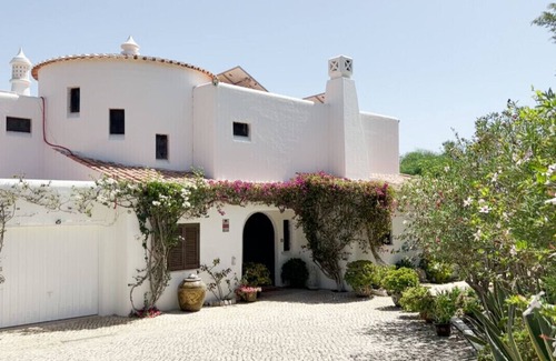 Lagoa e Carvoeiro Villa | Hermosa villa espaciosa, bien equipada, aire acondicionado, wifi, TV Inglés Gran piscina ..