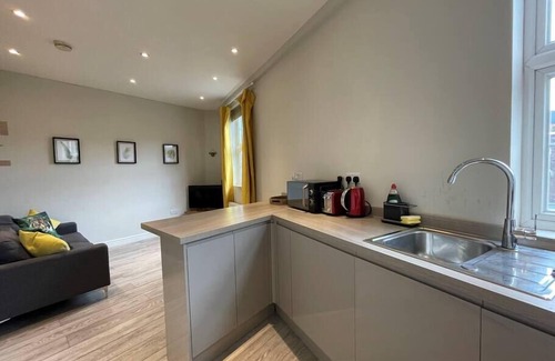 St. Mary's Park Apartamento | Beautiful Split Level One Bedroom Apartment on