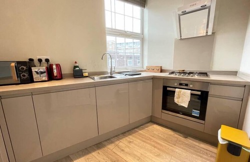 St. Mary's Park Apartamento | Beautiful Split Level One Bedroom Apartment on