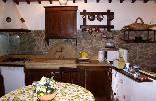 Simignano Casa | Hermosa casa de piedra con jardín y piscina privada.
