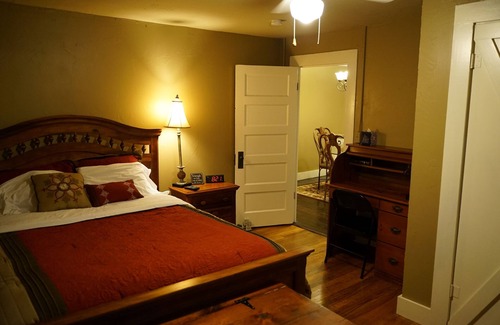 Sanger Casa | Hermosa Storybook Cottage Estilo Rústico Inicio lado de la I-35 de fácil acceso!