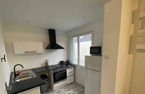 Chaumontel Apartamento | Beautiful "Street Art" Apartment near Parc Asterix, Chantilly, CDG Airport