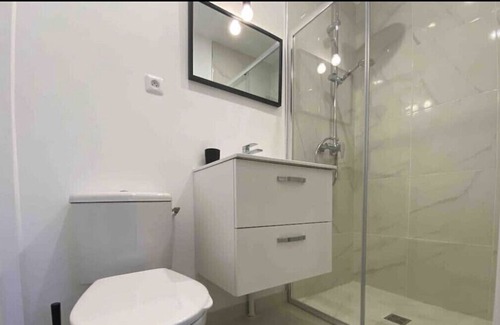 Chaumontel Apartamento | Beautiful "Street Art" Apartment near Parc Asterix, Chantilly, CDG Airport