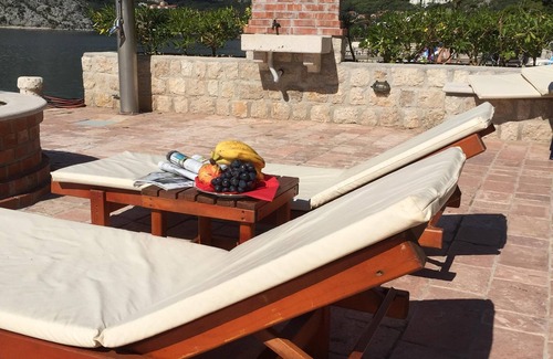 Dobrota Apartamento | Precioso estudio ideal para parejas, en casa antigua, cerca del mar.