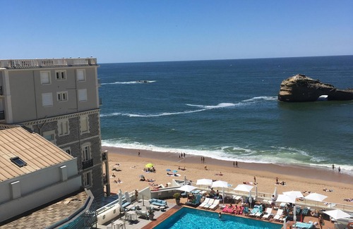 Biarritz Apartamento | Hermoso estudio en el miramar. Sur completo y pies en el agua.