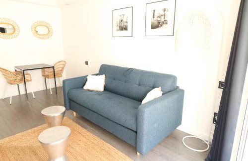 Cannes City Centre Apartamento | Beautiful studio at the Grand Hotel Residence with sunny balcony 138