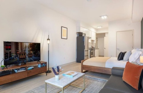 Civic Center Apartamento | Beautiful Studio apartment (466386) by Houzlet