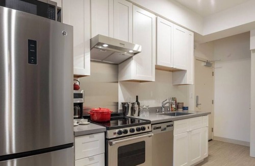 Civic Center Apartamento | Beautiful Studio apartment (466386) by Houzlet