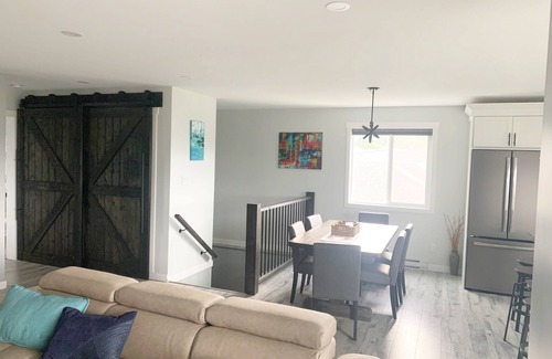Okanagan-Similkameen Casa | Beautiful suite in great neighbourhood, modern finishes and steps to KVR trail.