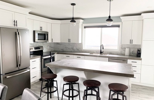 Okanagan-Similkameen Casa | Beautiful suite in great neighbourhood, modern finishes and steps to KVR trail.