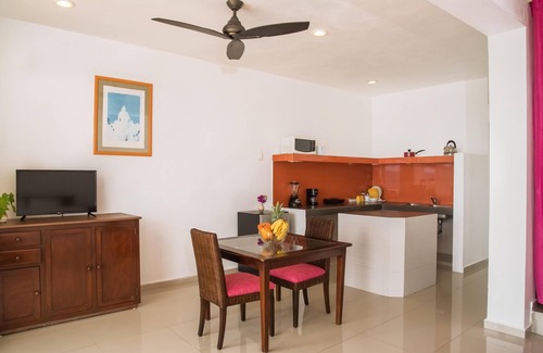 Centro - Supmza 001 Hotel | Villa Elena frente al mar abajo