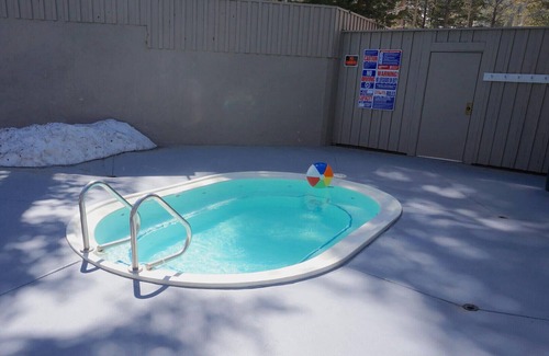 Mammoth Lakes Condominio | Beautiful Sun-Filled Condo just Steps from Mammoth Mountain's Canyon Lodge!