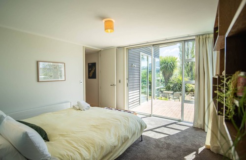 Albert Town Casa | Beautiful, sunny riverside property.