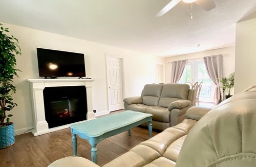 Kings Grant Casa | Beautiful sunny two bedroom home 5 minutes from the beach