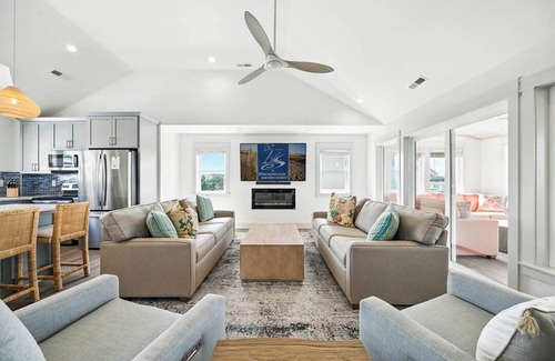 Kitty Hawk Casa | Beautiful Sunshine | 4,450 ft to the beach | Private Pool and Hot Tub