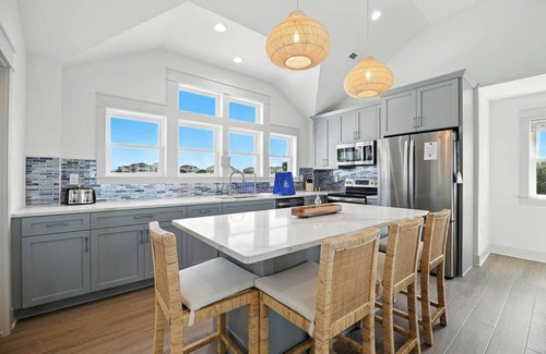 Kitty Hawk Casa | Beautiful Sunshine | 4,450 ft to the beach | Private Pool and Hot Tub