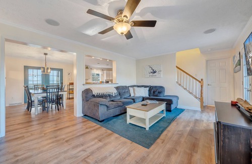 Moneta Casa | Beautiful! SUPs, Fire Table, Game Room, Party Dock, Deep Cove, Fast WIFI,Pets OK
