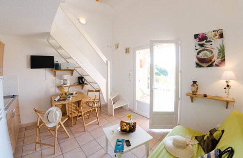 La Londe-les-Maures Apartamento | Hermoso entresuelo T2 6 pers a 250 m de la playa con piscina climatizada y tenedor (205)