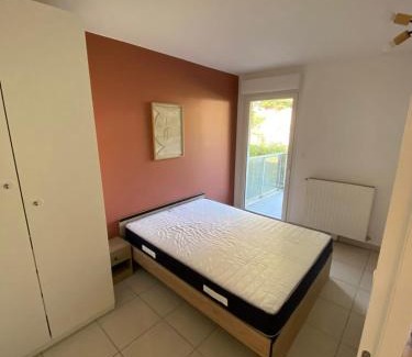 La Valette-du-Var Apartamento | Beautiful T2 with swimming pool - near park