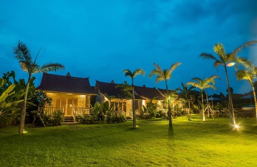 Mushroom Bay Cabaña | Hermosa cabaña de teca en Lembongan con césped enorme