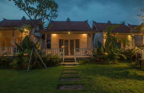 Mushroom Bay Cabaña | Hermosa cabaña de teca en Lembongan con césped enorme