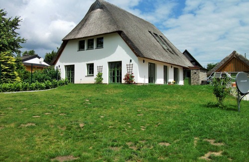 Kogel Casa | Hermosa casa de campo con techo de paja en medio del parque natural "Lauenburg Lagos"