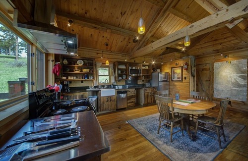 Colonial Pine Hills Cabina | Hermosa Madera Canyon Marco con Spring Creek Canyon Views!