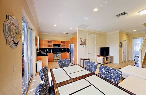 Poinciana Park Casa | CASA DE PUEBLO DE LUJO OASIS CERCA DEL AEROPUERTO, PLAYA, PUERTO DE CRUCEROS, CENTRO DE CONVENCIONES.