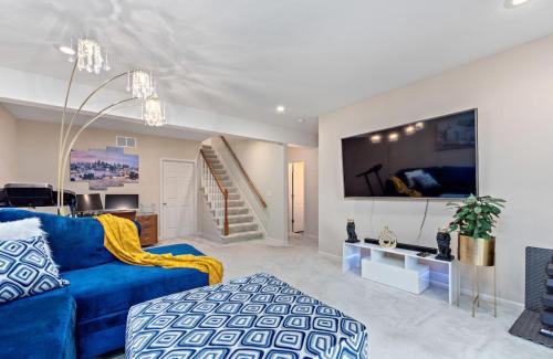 Gladstone Casa | Beautiful Townhome, 11 minutes to Downtown, KCMO.