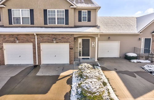 Waldron Casa | Beautiful Townhome Near Shopping and Restaurants in Northland