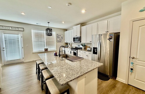 Millville Casa | Beautiful townhome with community pool, shuttle to Bethany, and more!