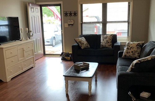 Fayetteville Casa | Beautiful Townhouse in quiet neighborhood!