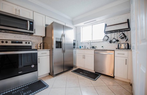 Arlington Casa | Beautiful townhouse right next to Ed Austin State Park.