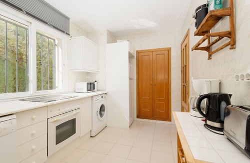 Marbella Chalet De Esquí | Casa vacacional directamente en la playa en Costabella, Marbella