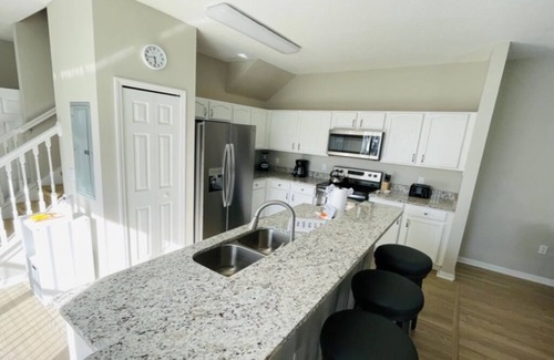 Four Corners Casa | Beautiful Townhouse with Splash Pool Close to Orlando Attractions