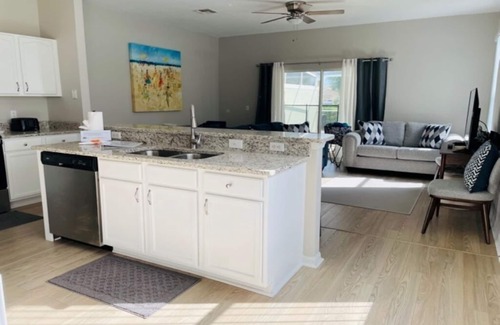 Four Corners Casa | Beautiful Townhouse with Splash Pool Close to Orlando Attractions