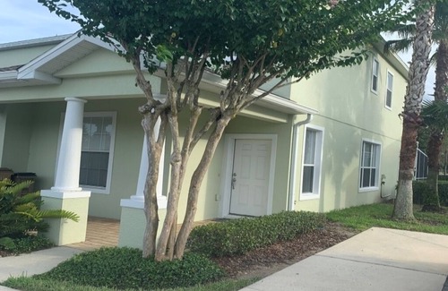 Four Corners Casa | Beautiful Townhouse with Splash Pool Close to Orlando Attractions