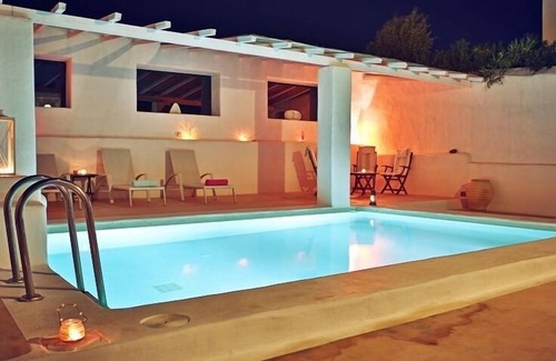 South Rhodes Villa | Hermosa villa tradicional de estilo bohemio con piscina climatizada y libre de cloro
