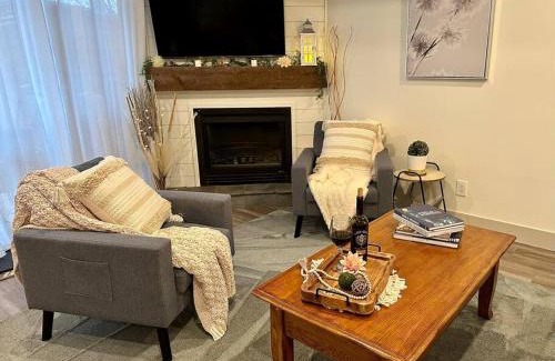 Collingwood Casa | Beautiful tranquil centrally located condo